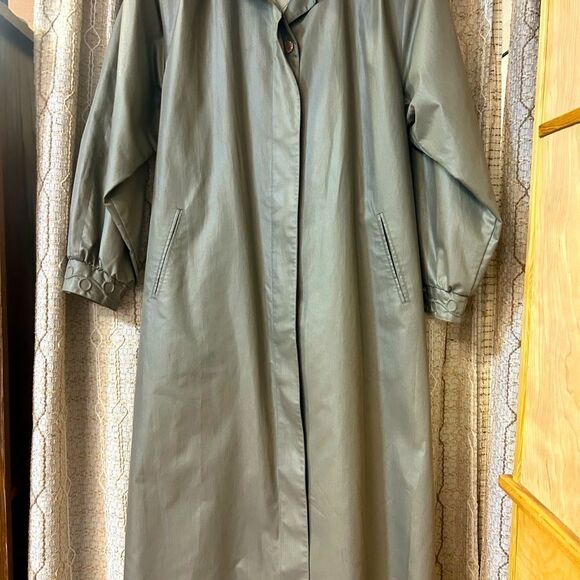 London Fog Ladies 10 reg green long coat